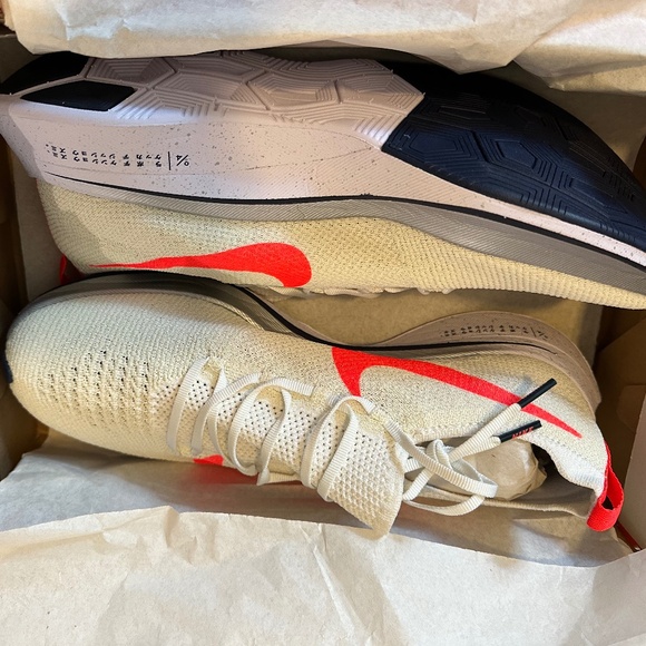 Nike Vaporfly 4% Flyknit Running Shoes. Mens 10.5/Womens 12. NWOT - Picture 4 of 7